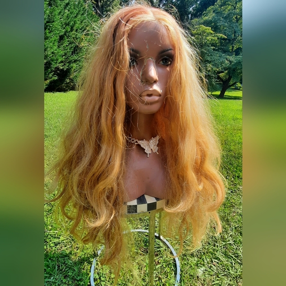 28 inches Full Lace HUMAN HAIR BLEND - Picture 6 of 8